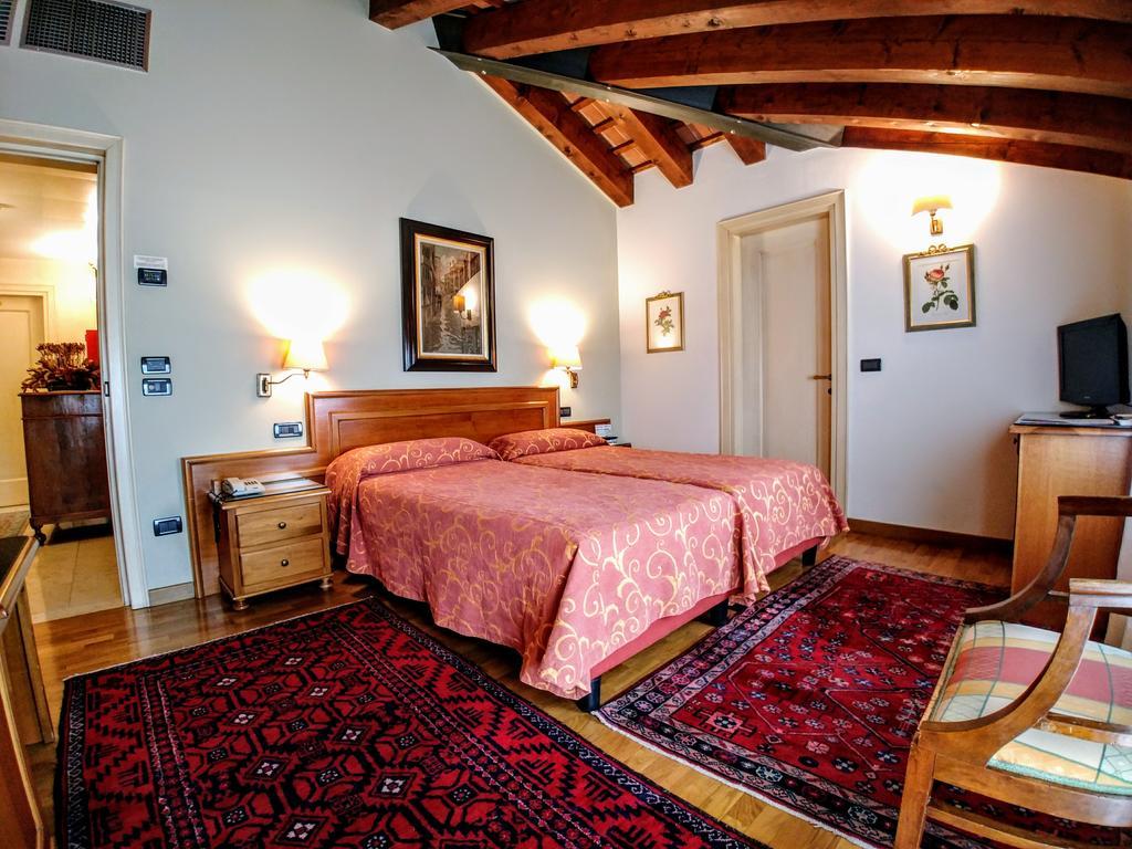 Hotel Locanda Al Sole カステッロ・ディ・ゴーデゴ エクステリア 写真