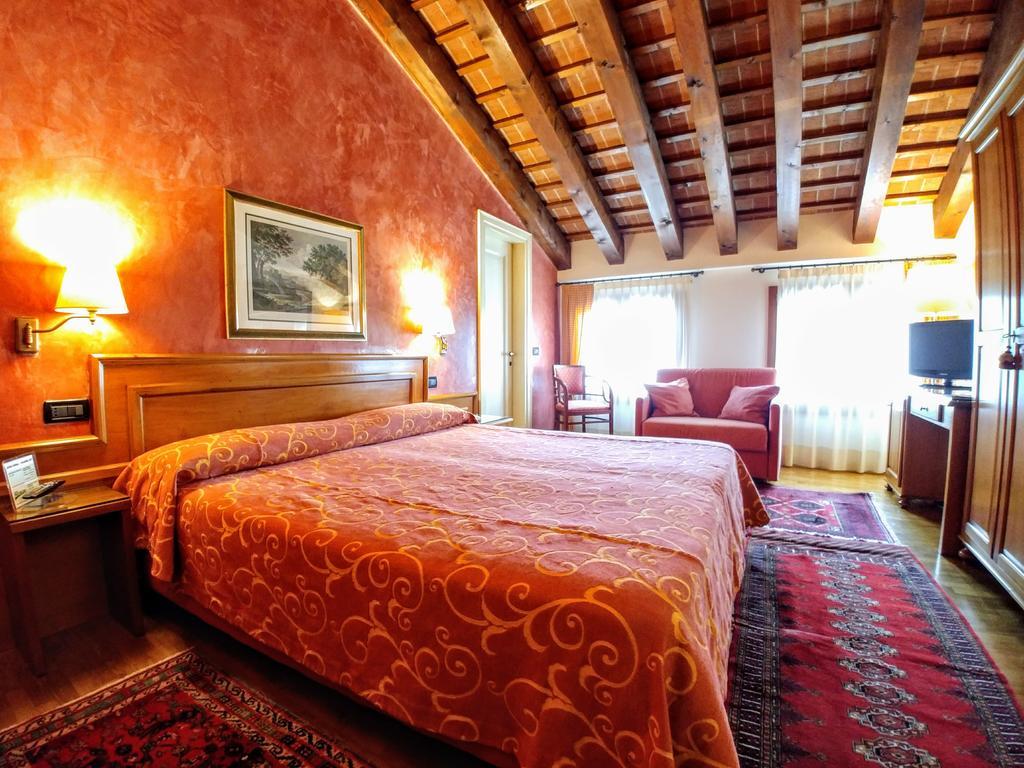 Hotel Locanda Al Sole カステッロ・ディ・ゴーデゴ エクステリア 写真